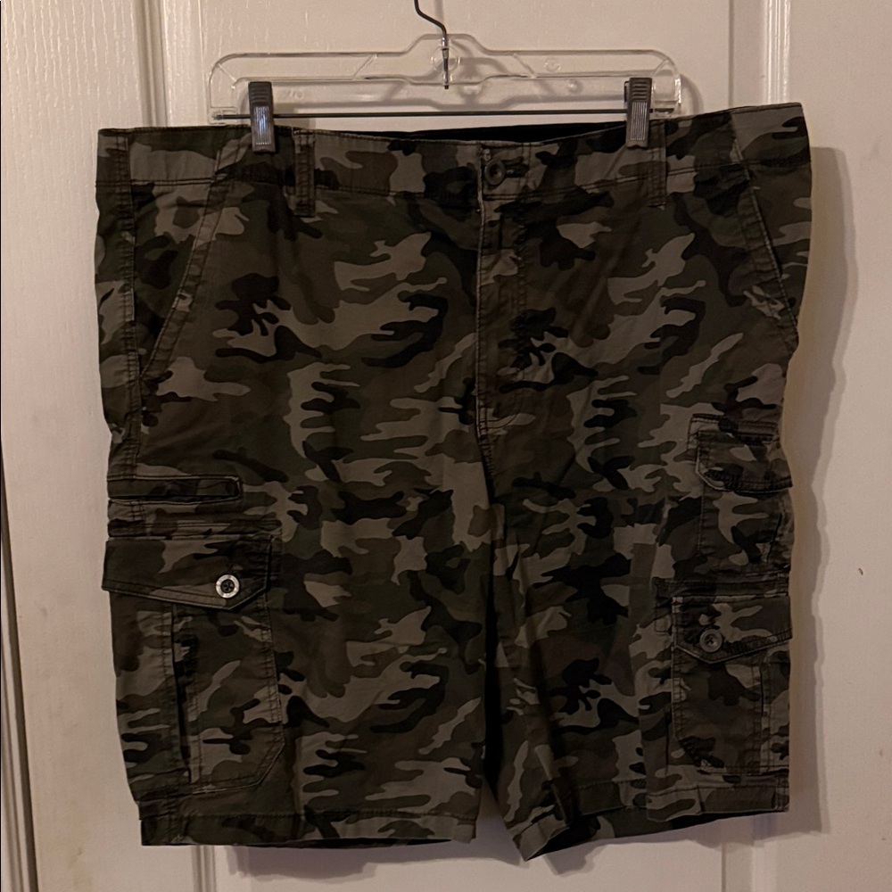 Men's IronFlex camouflage Cargo Shorts size 40